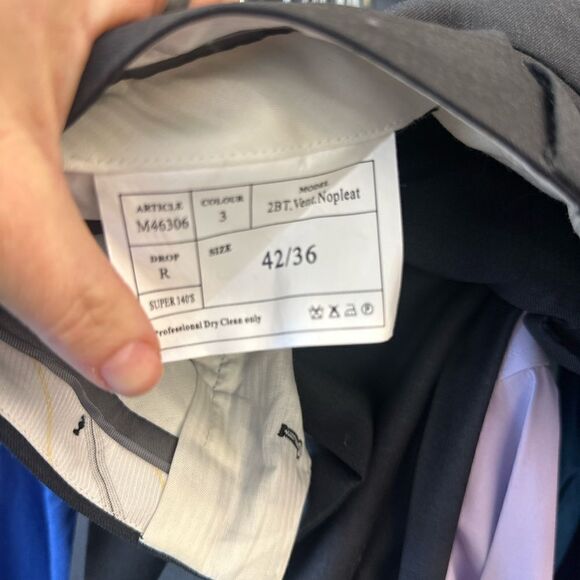 Mantoni Mens 44 R Dark Gray Suit Coat & Pants 42 - Picture 8 of 9